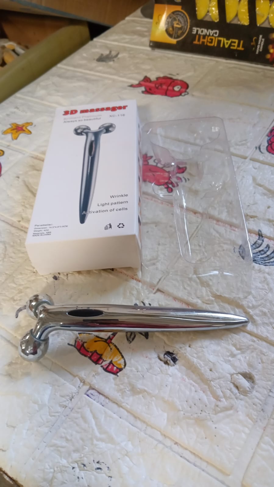 8358 360 Degree Facial Roller, designed for face lifting and skin tightening, improves blood circulation and reduces puffiness. 8358 360 Degree Facial Roller, designed for face lifting and skin tightening, improves blood circulation and reduces puffiness.
